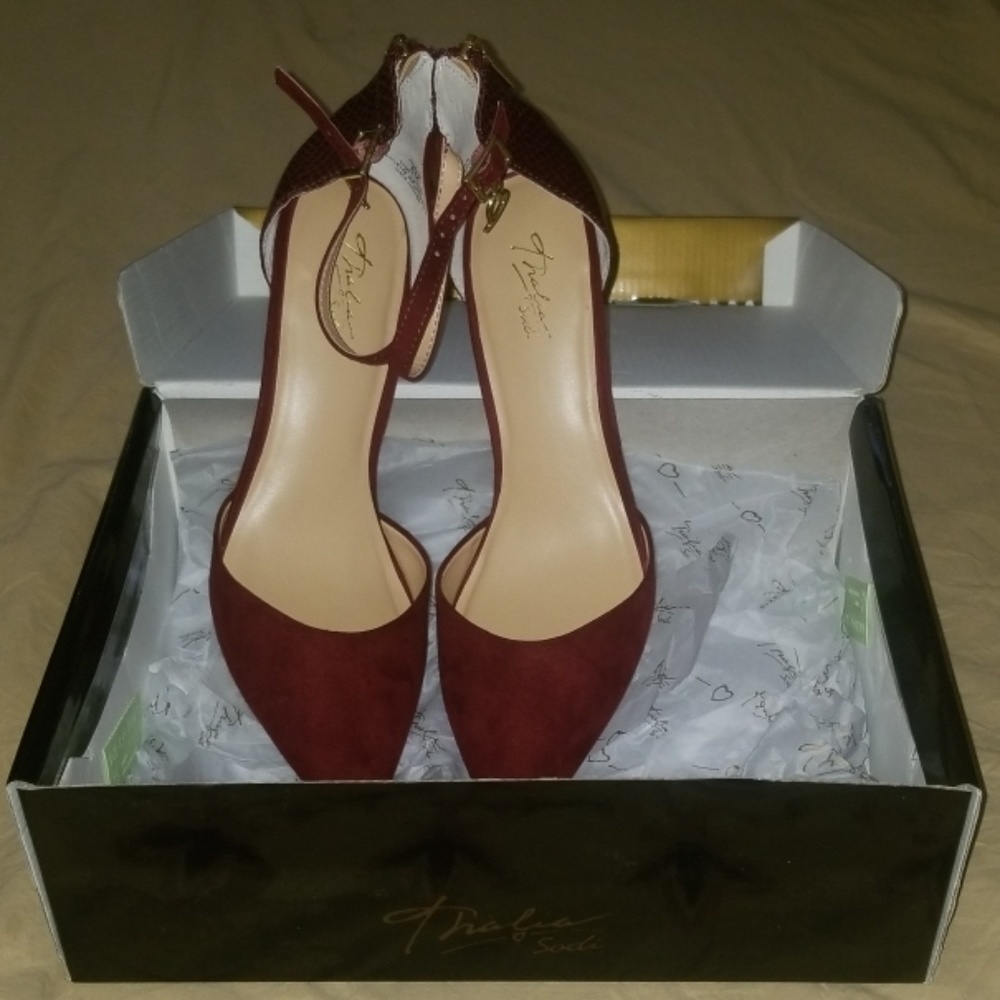 Shoes - Picture 3 of 4